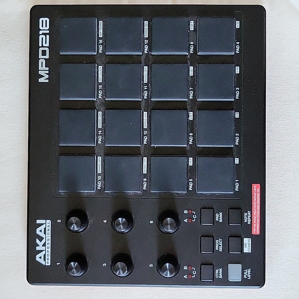AKAI Professional Beat maker MPD218 Pad